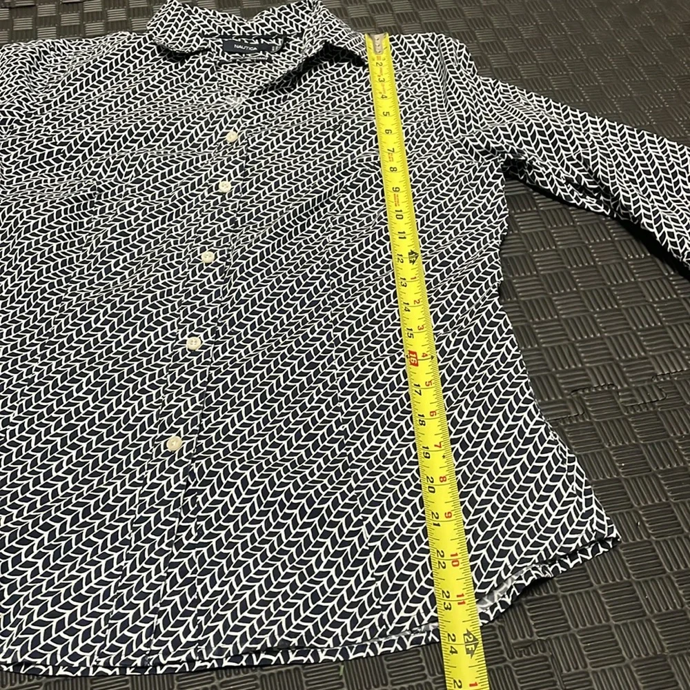 Nautical wrinkle resistant button down shirt size medium